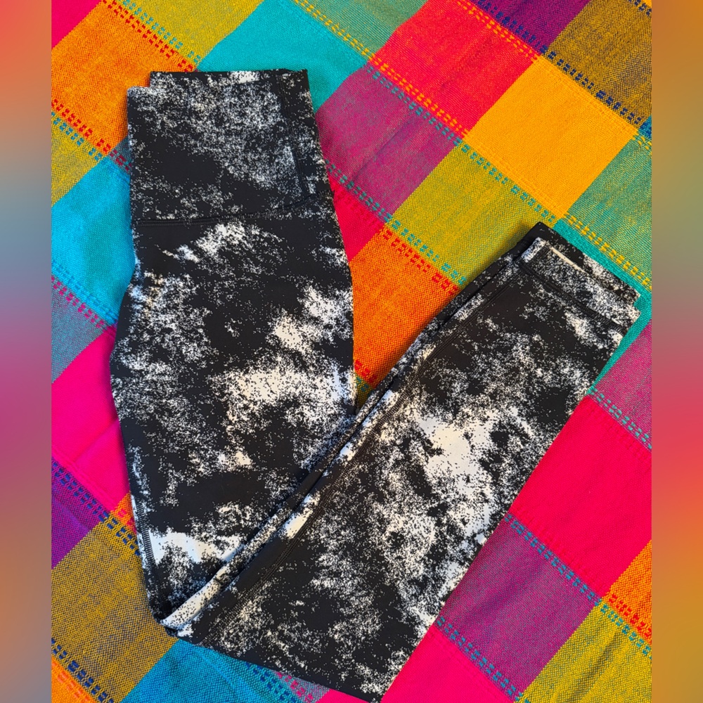 Lululemon Black and White Leggings